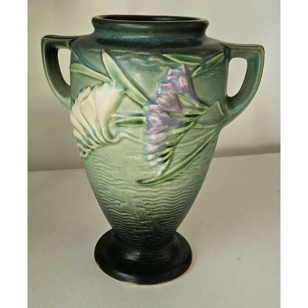Roseville Pottery Freesia Vase 121-8 Green Lavender White Flowers